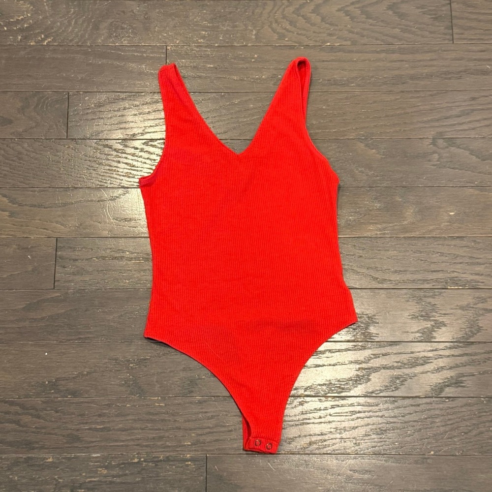 American Eagle‎ Red Ribbed V-Neck Sleeveless Snap Bottom Bodysuit Small